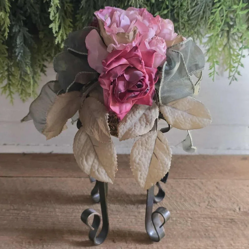 Shabby Chic Artificial Rose Leaf Floral Arrangement Scrolled Standing Decoration